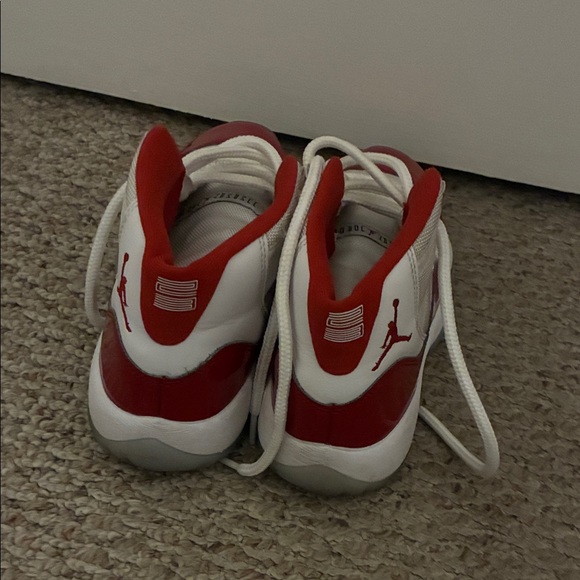 Jordan 11 retro Kids Sneakers Red and White - Picture 6 of 8